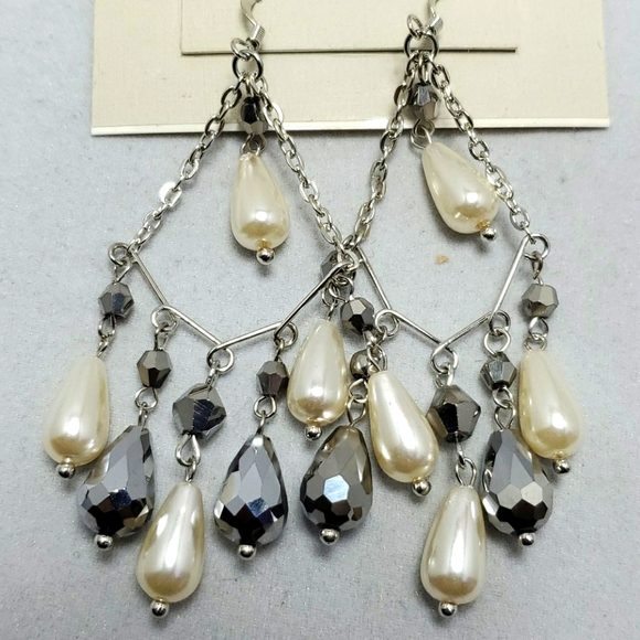 ALI KHAN DROP EARRINGS PEARL AND SILVER - Picture 2 of 4
